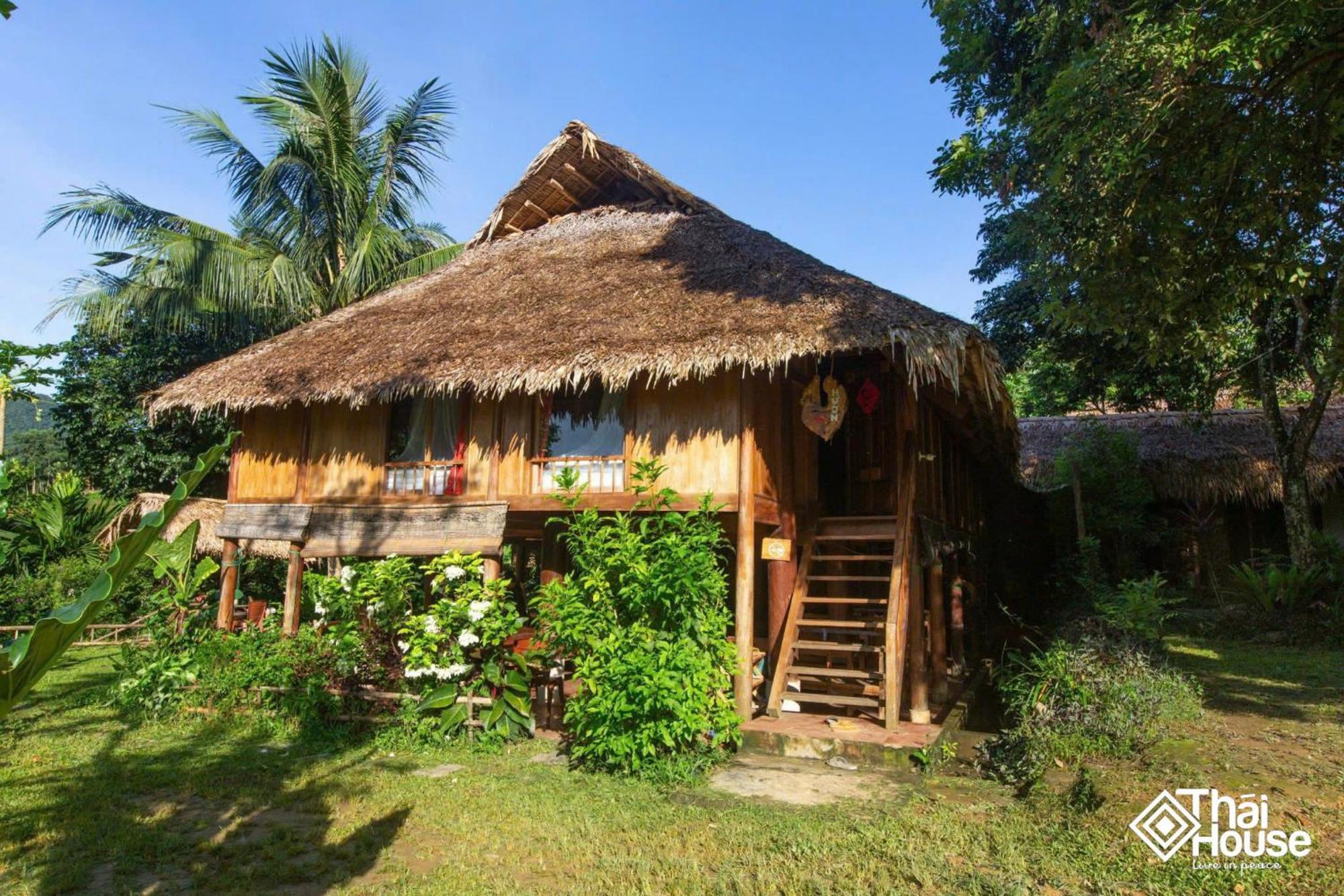 Thai House Pu Luong - Century Old Stilt House With Terrace Views Huong Ba Thuoc Exterior photo